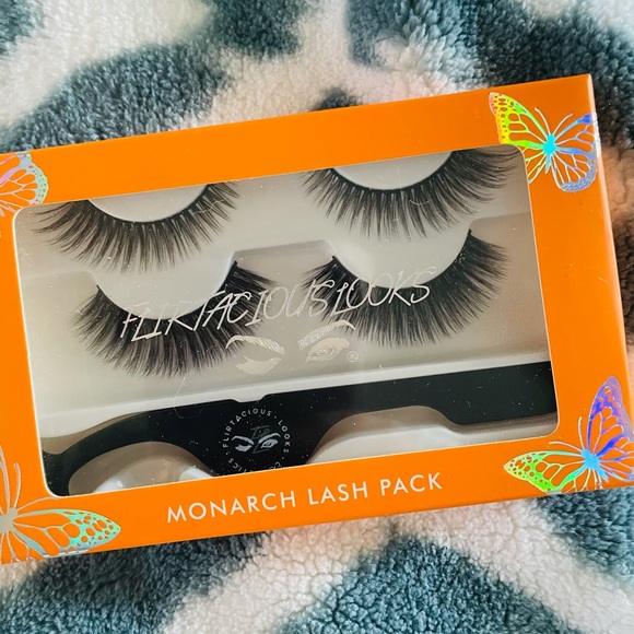 Brand new in box! Flirtatious looks cosmetics lash - Picture 3 of 5